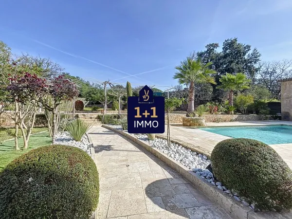 Propriété exceptionnelle avec 4 constructions, piscine, 2 entr