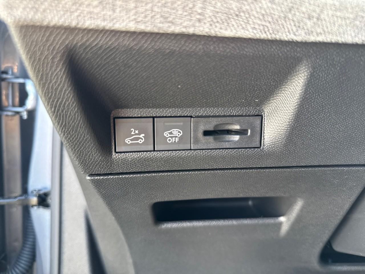 Peugeot 3008 hybrid 145 e-dcs6 gt — photo 21