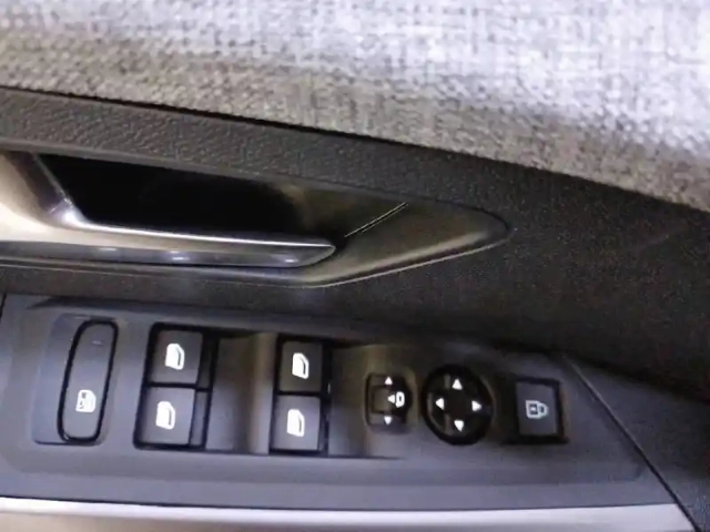 Peugeot 5008 hybrid 136 e-dcs6 — photo 97