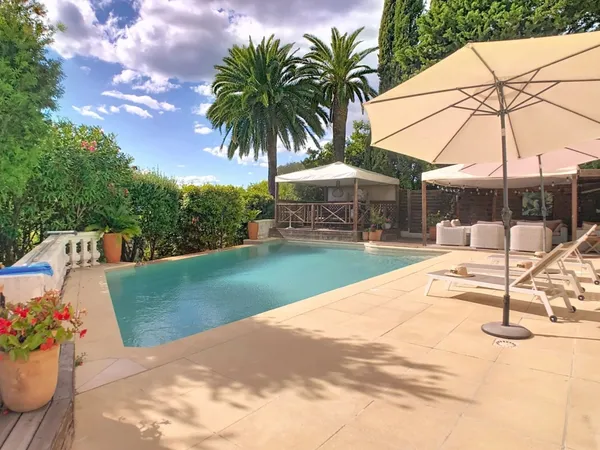Villa élégante au coeur du Cannet, havre méditerranéen avec piscine et pool house