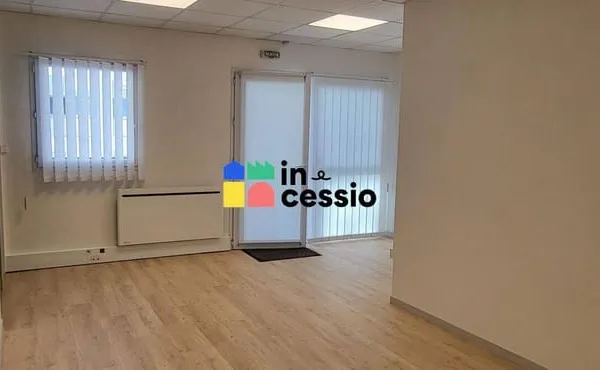 Bureau 124 m²