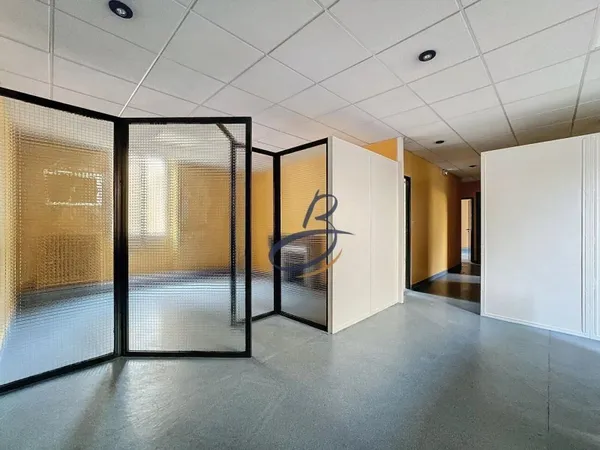 Bureau 7 pièces 117 m²