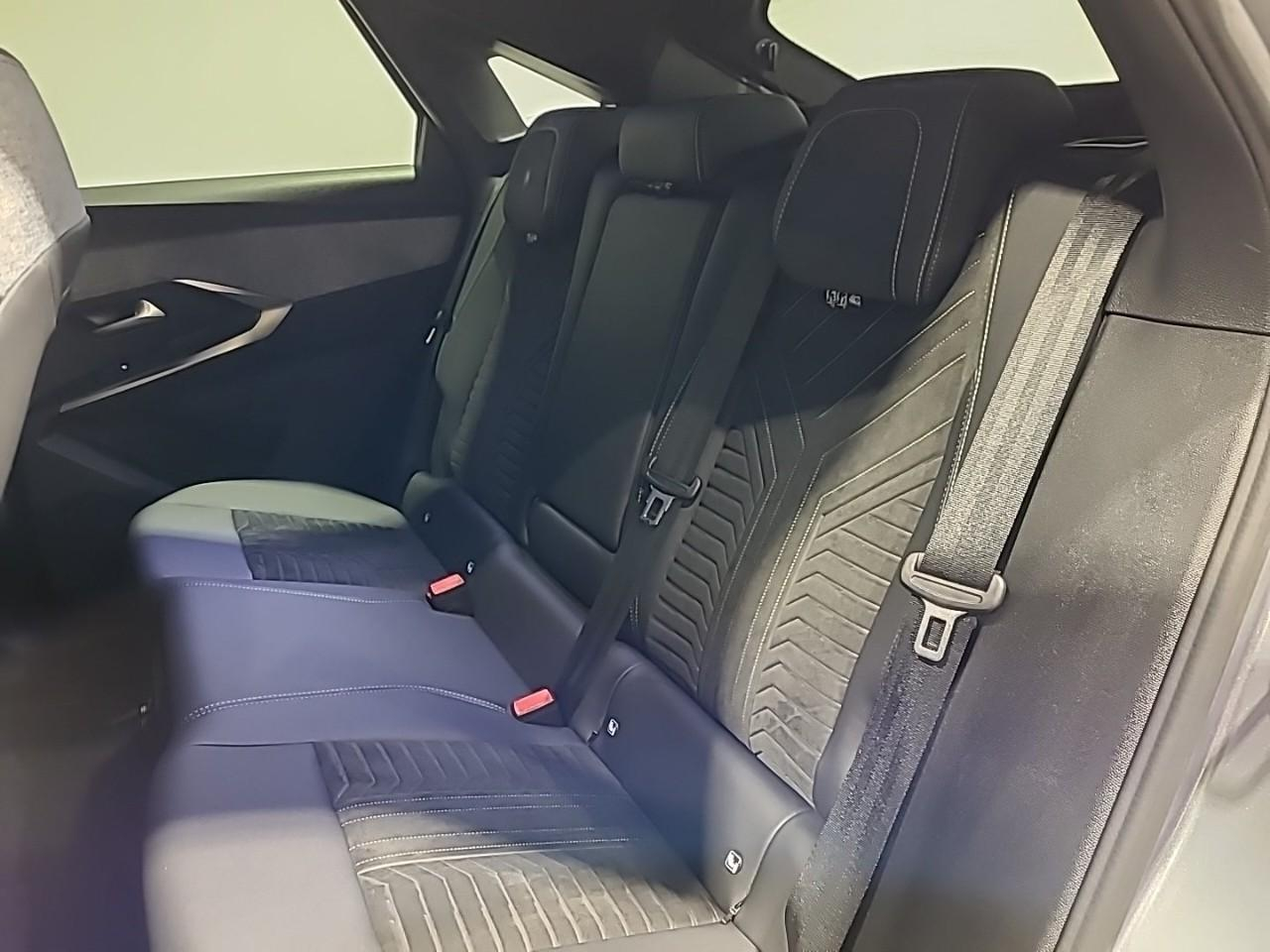 Peugeot 3008 hybrid 136 e-dcs6 gt — photo 13