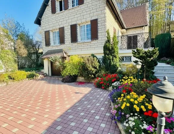 Maison 9 pièces 222 m²