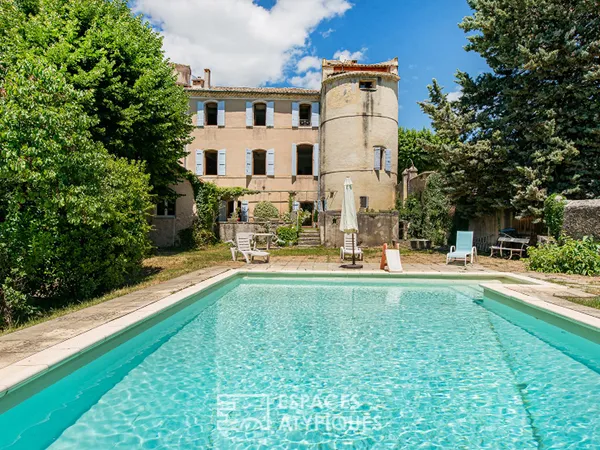 Château de village à réinventer, au pied de la montagne de Lure