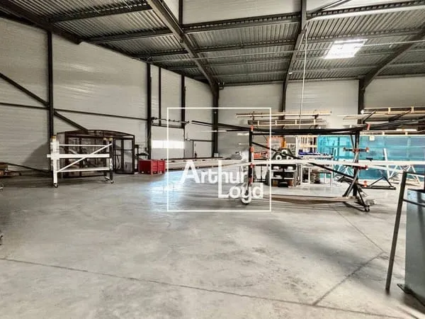 Local d'activité 2820 m²