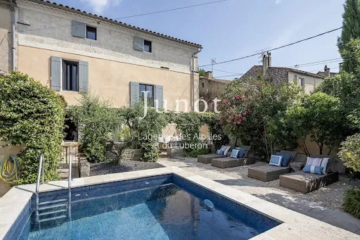 Propriété 7 pièces 200 m²