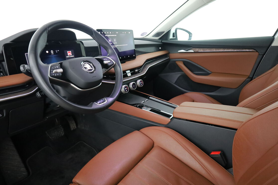 Skoda Superb Combi 1.5 TSI MHEV ACT Laurin & Klement DSG7 — photo 10