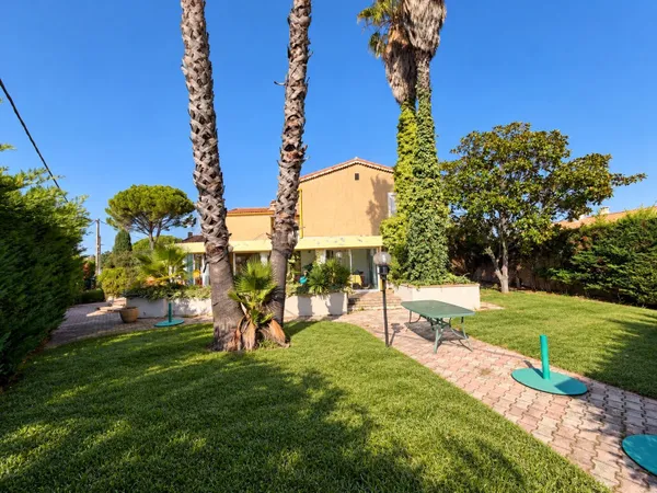 Marignane Ensemble Immobilier À Fort Potentiel De 348 M2 Ancien Restaurant, Maison T5 Et Terrain De 
