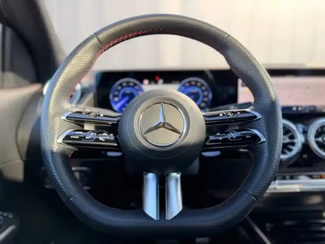Mercedes Eqa 250+ amg line — photo 23