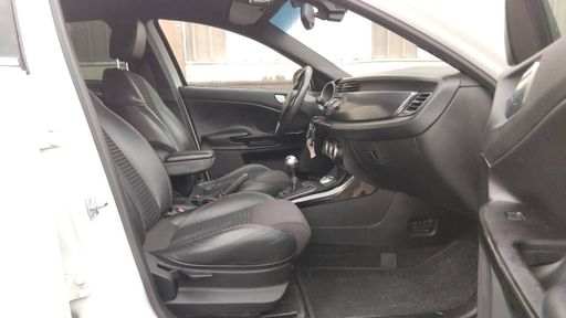 Alfa Romeo Giulietta 2.0 JTDm 140 - Distinctive – 2012 – 121144 km – Diesel – Boîte Manuelle — photo 17