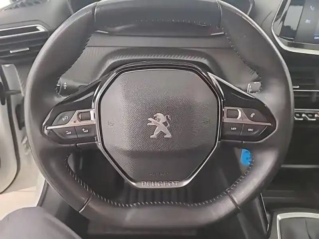 Peugeot 208 puretech 100 s&amp;s bvm6 — photo 9