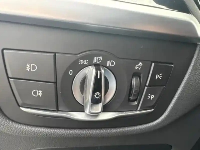 Bmw X3 sdrive18da 150ch lounge euro6c — photo 12