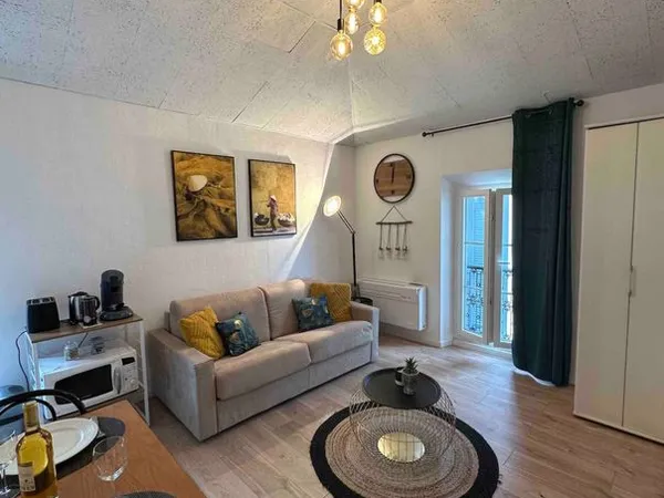 Golfe Juan, Charmant Studio meublé 18.03m² climatisé 3ème Et. Sans ascenseur, Front de Mer