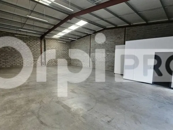 Local d'activité 210 m²