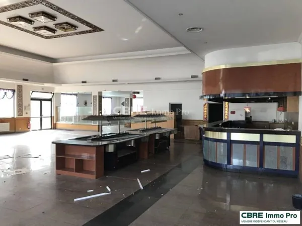 Local commercial 400 m²