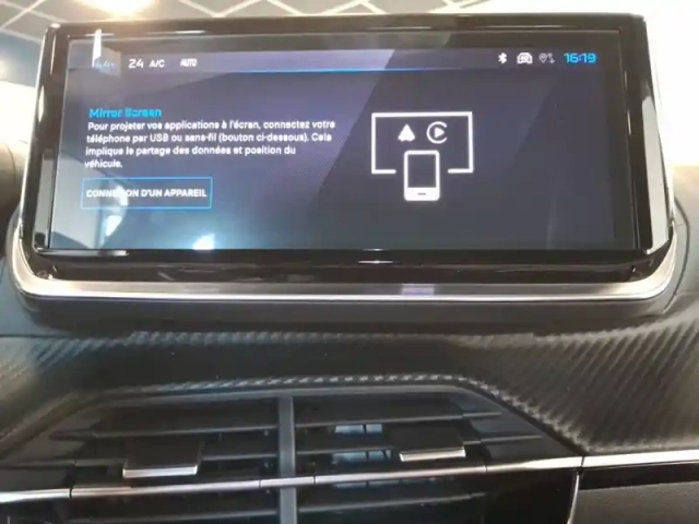 Peugeot 2008 hybrid 145 e-dcs6 — photo 22