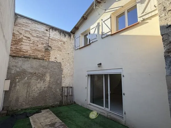 Maison de village avec cour, entièrement réhabilitée!