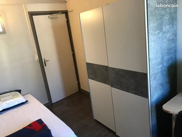 CHAMBRE MEUBLEE 10 à 15 m2