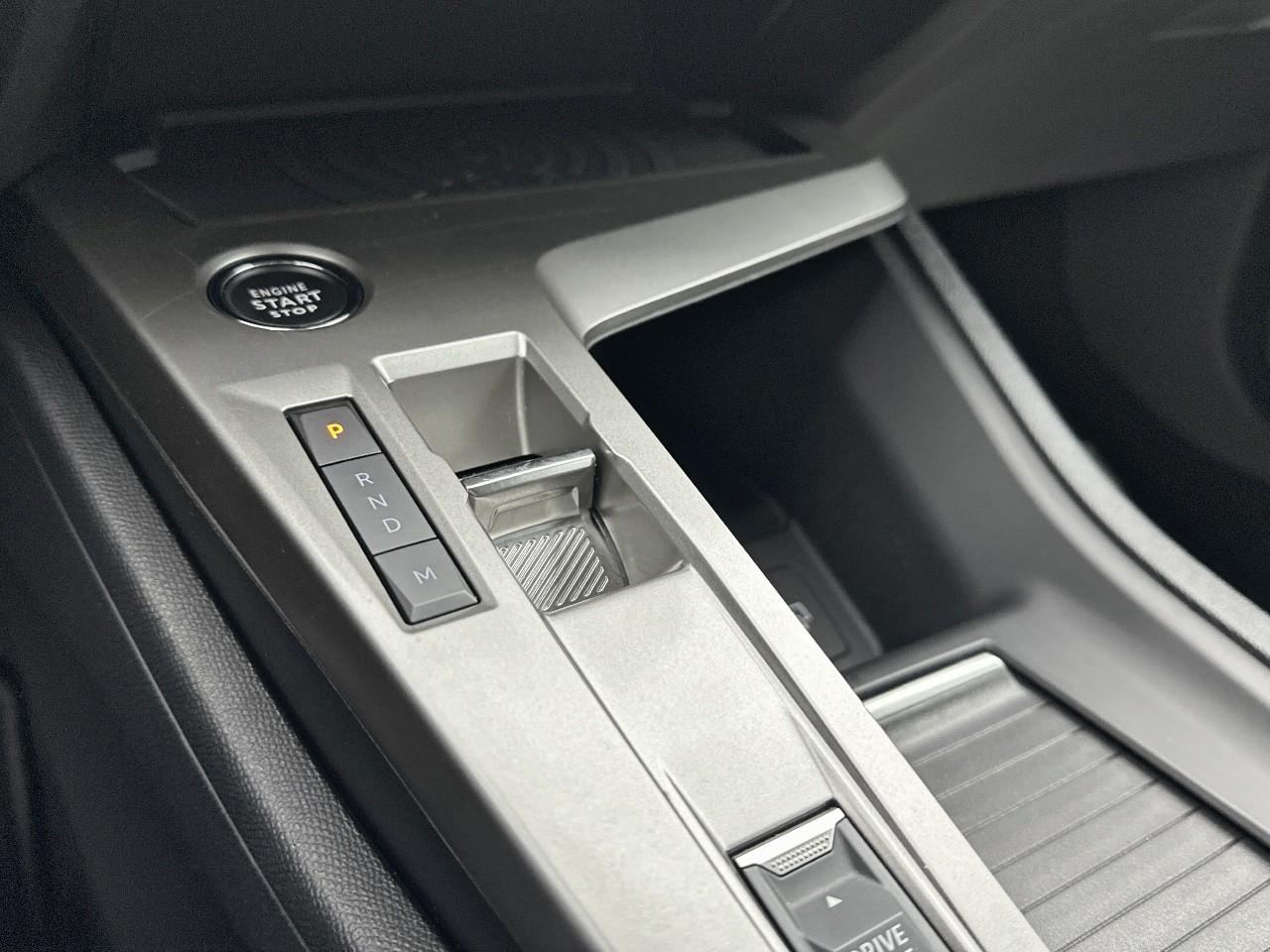 Peugeot 308 hybrid 145 e-dcs6 allure — photo 28