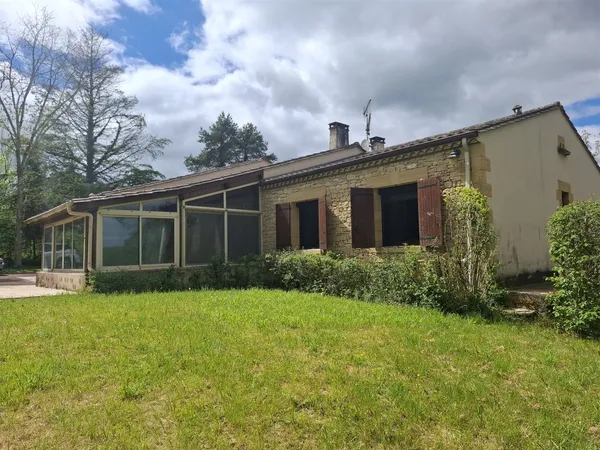 Maison contemporaine d'exception avec vue dominante, parc et piscine à débordement