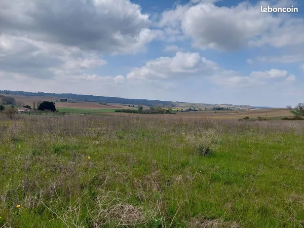 Terrain constructible avec belle vue dégagée