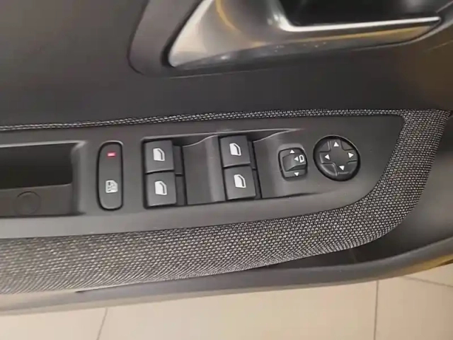 Peugeot 208 puretech 75 s&amp;s bvm5 — photo 27