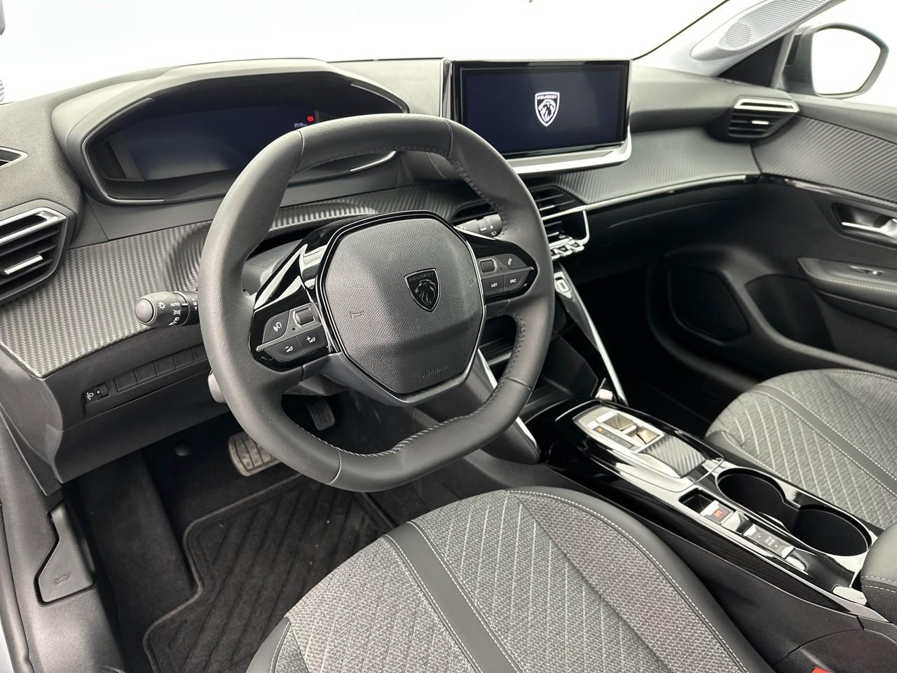 Peugeot 208 hybrid 110 ch e-dcs6 allure — photo 8