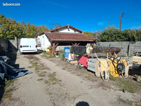Local d’activité et entrepôt Location Eysines 1p 600m² 800€