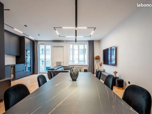 Lyon 6e Triangle d'Or - T4 Art déco 92 m² rénové haut de gamme - 5 min Parc de la Tête d'Or - Sans f