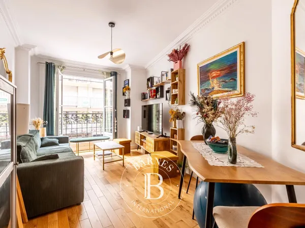EXCLUSIVITE PARIS 15/ Appartement immeuble ancien - 2 chambres - Parfait état