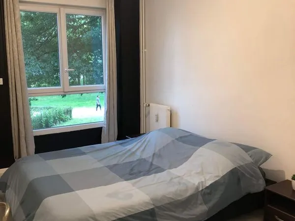 Loue une ou deux chambres dans une très belle T4 de 85m2 à pied de metro
