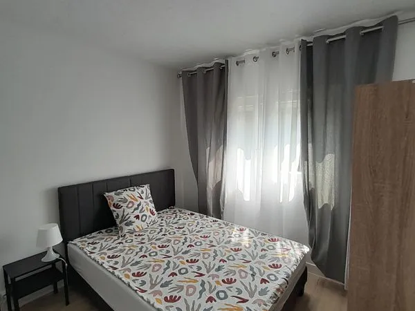 Chambre meublée de 8.96 m²