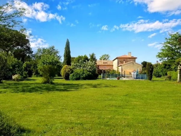 Très bel ensemble immobilier à 15 minutes de Saint Emilion