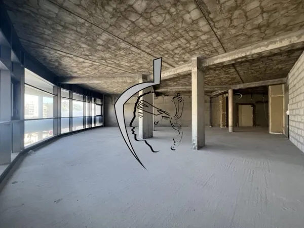 Local commercial 157 m²
