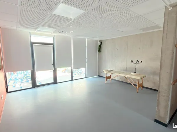 🌸✨ Local professionnel 40 m² - Esthétique, Bien-être, Beauté & Santé - CHU Carémeau Nîmes ✨🌸