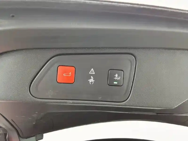 Peugeot 3008 hybrid4 300 e-eat8 — photo 18