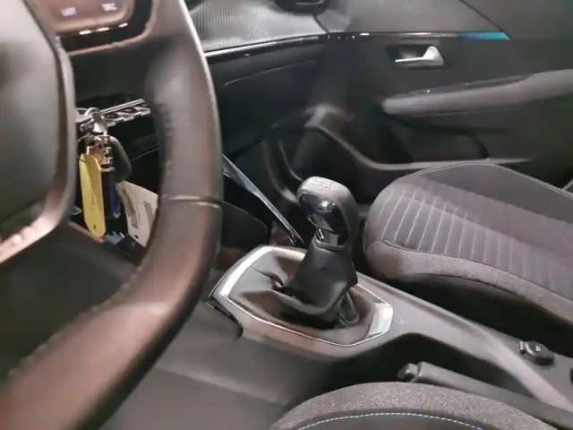 Peugeot 208 puretech 75 s&amp;s bvm5 — photo 4