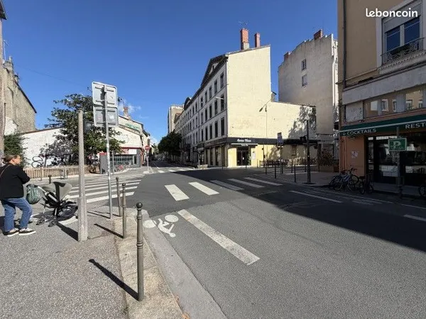 Commerce habillement/textile 33 m²