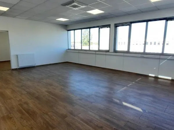 Location / Local Commercial