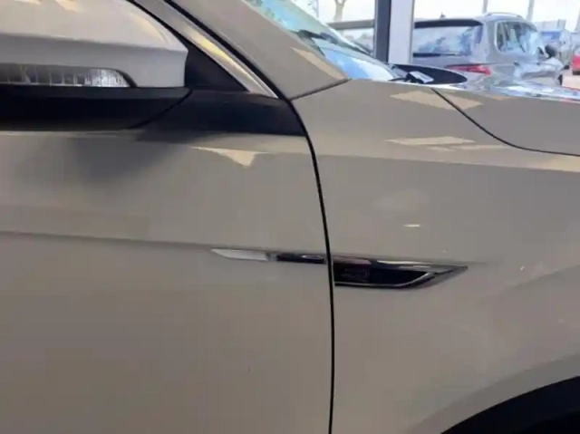 Volkswagen T-Roc 2.0 tdi 150ch r-line dsg7 — photo 6