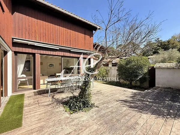 Maison à pied du bassin, l'Herbe