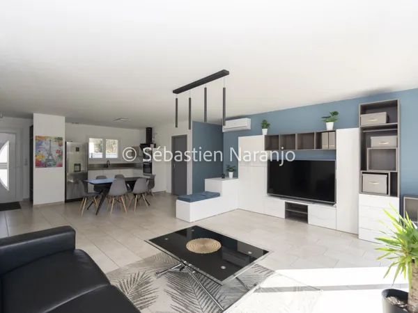 Maison récente 2023 de plain-pied avec 3 chambres.