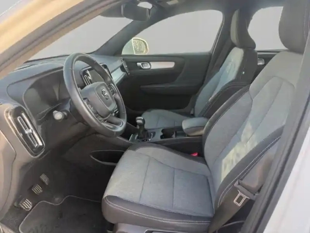 Volvo Xc40 t2 129ch momentum — photo 9