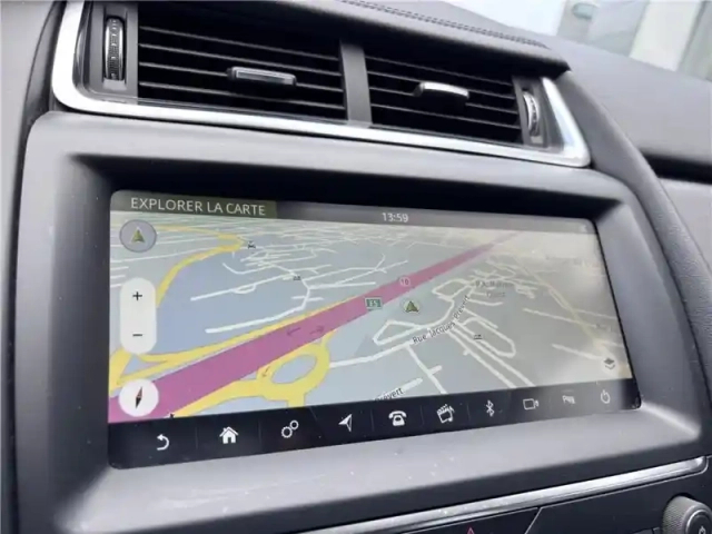 Jaguar E-Pace 2.0 d - 150 ch awd bva — photo 25