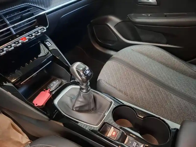 Peugeot 208 puretech 100 s&amp;s bvm6 — photo 27