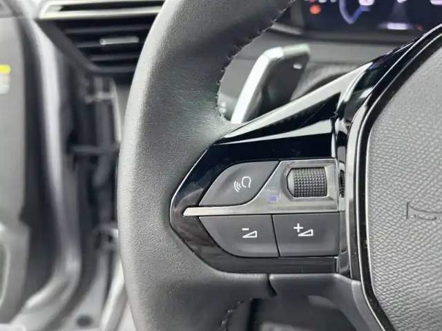 Peugeot 2008 130 s&amp;s eat8 — photo 23