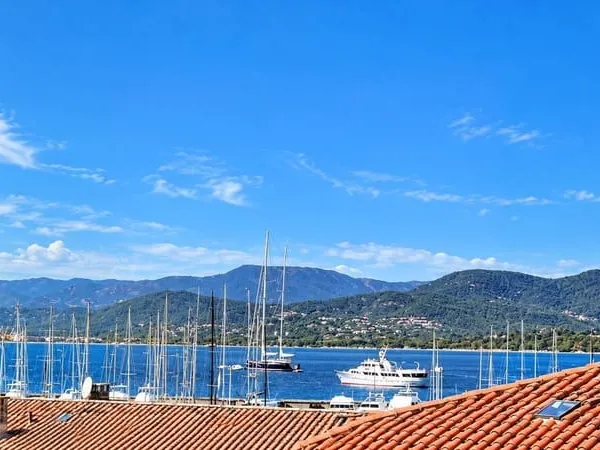 SAINT-TROPEZ - CENTRE VILLE - APPARTEMENT D'EXCEPTION - 4 CHAMBRES - VUE MER ET VILLAGE