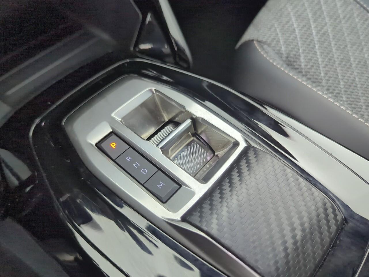 Peugeot 2008 hybrid 145 ch e-dcs6 allure — photo 27