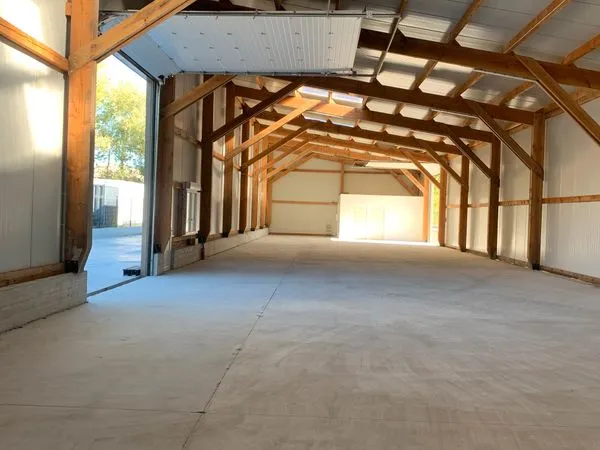 Local d’activité et entrepôt Location Donzenac  500m² 3000€